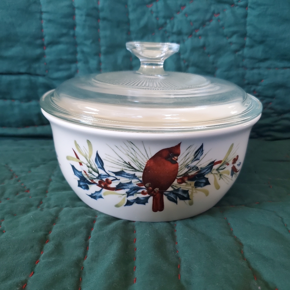 Lenox Winter Greetings 1.5 QT Casserole with Glass Lid...NEW in Original Box